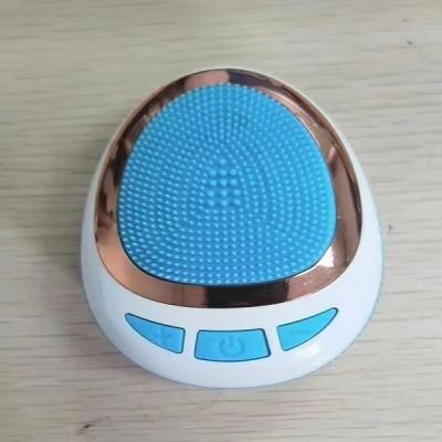 Silicone face cleanser